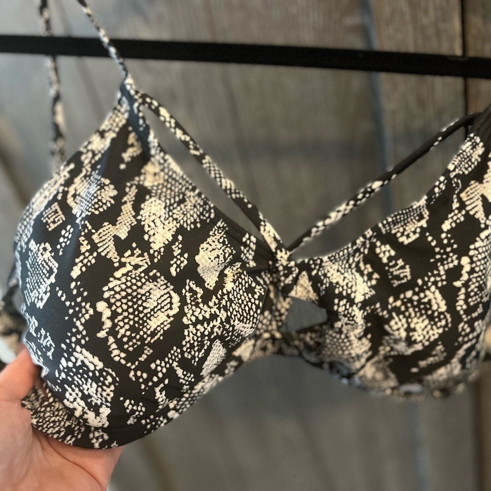 Ibiza Swimwear snakeskin bikini top sexy size medium large works for C D DD cup